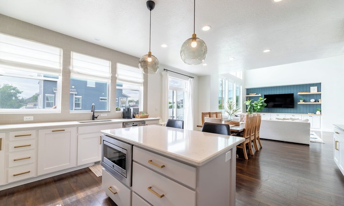 Lehi House | Bright and Spacious Home | Centrally Located