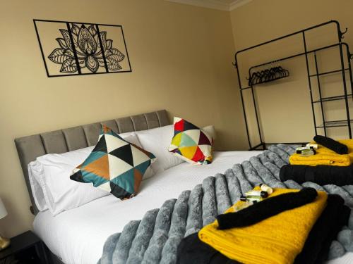 Tea Green Apartment | Bright and spacious home within walking distance to Luton Airport and amenities