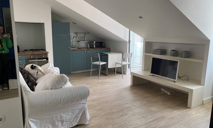 Sete Rios Apartment | Bright and well located studio in Lisbon with WIFI
