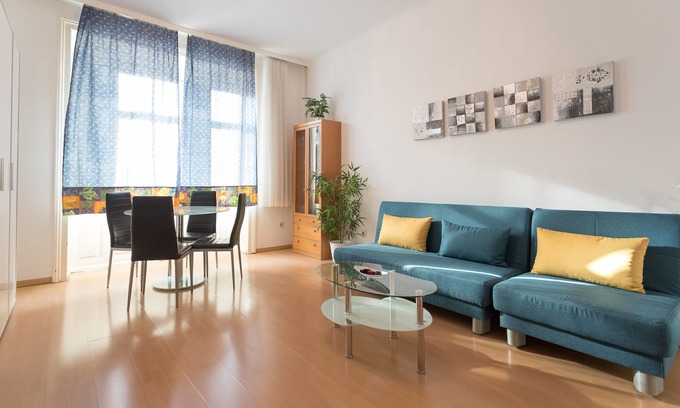 Leopoldstadt Apartment | Bright apartment for 4 people with subway station on the doorstep