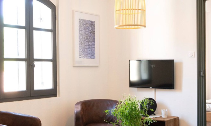 Arles City Centre Apartment | Bright apartment in historic building for a getaway