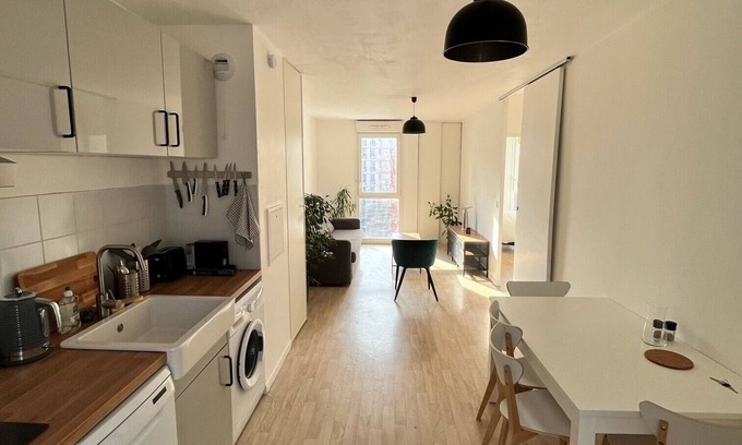 La Courneuve Apartment | Bright apartment just outside Paris