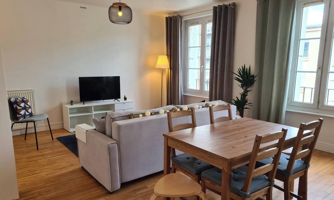 Downtown Apartment | Bright apartment near downtown
