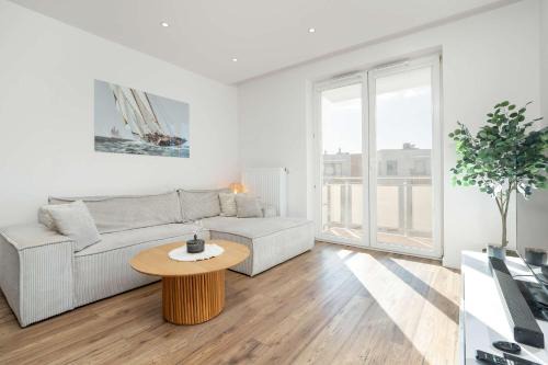 Rzeszow Apartment | Bright Apartment with Balcony near Lake Żwirownia by Noclegi Renters