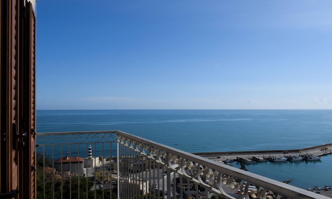 Ortona Apartment | Bright apartment with panoramic views located in the historic center