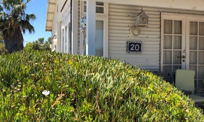 Leeman House | Bright beach cottage