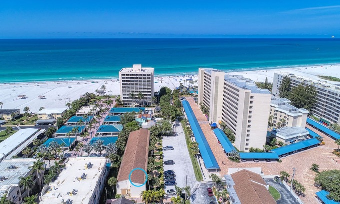 Siesta Key Condo | Bright & Beachy - Steps to the water!nCommunity pool closure Aug 4-31st