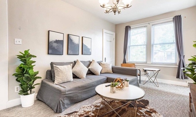 Ferndale Apartment | Bright, Beautiful 2BR Top-Floor Duplex Bungalow!