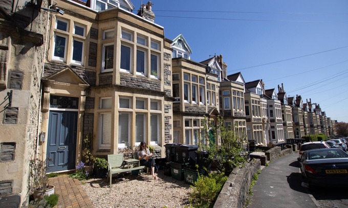 Bristol Apartment | Bright & Beautiful Studio Flat in Bristol