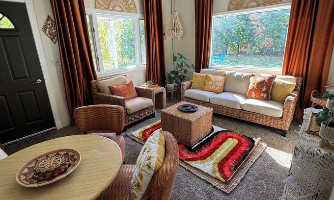 North Muskegon House | Bright Boho Walkable House Bars Beaches Bike Path Downtown