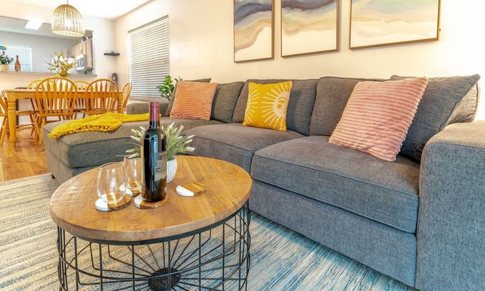 Pensacola House | Bright bungalow 7 mi from Perdido king bed pet and family friendly near NAS