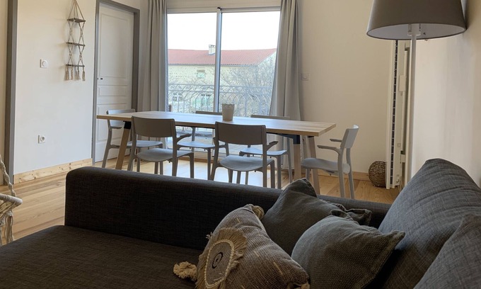 Vic-le-Comte House | bright charming apartment in private property close to amenities