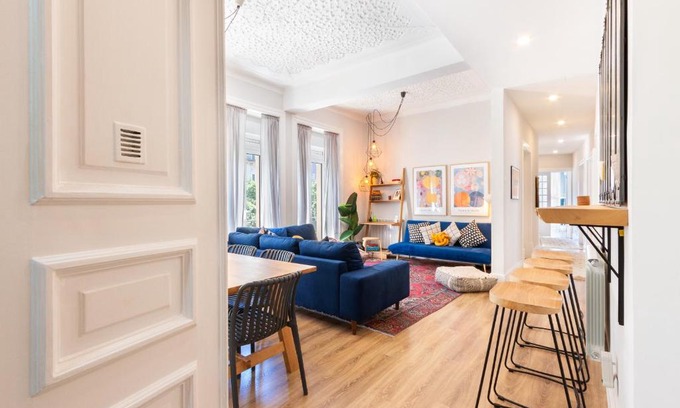 Lisbon Old Town House | Bright City Center, 10m from subway, 6 rooms, up to 20 PPL