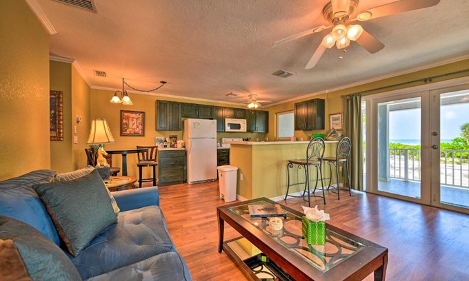 Sarasota Apartment | Bright Coastal Condo Walk to Lido Key Beach!