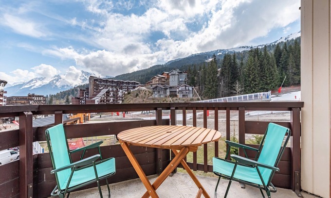 La Perriere Apartment | Bright Cocoon With Balcony And View On The Valley