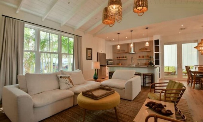 Osprey Village House | Bright & Comfortable Florida Cottage, Within 15 Min to Siesta and Nokomis Beach