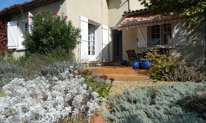Limoux Villa | Bright comfortable Limoux Villa. Private Garden, Modern kitchen, Strong Wifi