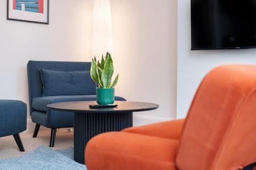Livesey Apartment | Bright & Contemporary Peckham Stay