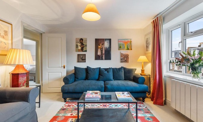 Battersea Apartment | Bright & Cosy Gem ~ Battersea Park View ~ King Bed