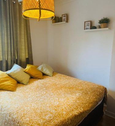 Kidbrooke with Hornfair House | Bright & Cosy SE London