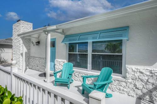 Naples Park House | Bright Cottage near the Beach