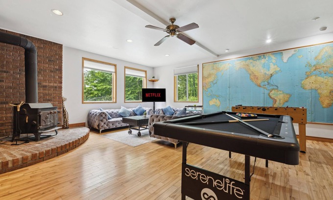 Argenteuil Regional County Municipality Ski Chalet | Bright cottage with private in-ground pool (summer) and fireplace, ideal for relaxing.