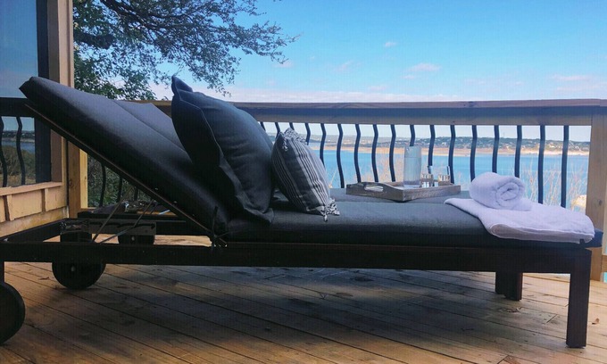 Lakeway House | Bright Cove Bungalow- Charming & Luxe Waterfront home located on Lake Travis