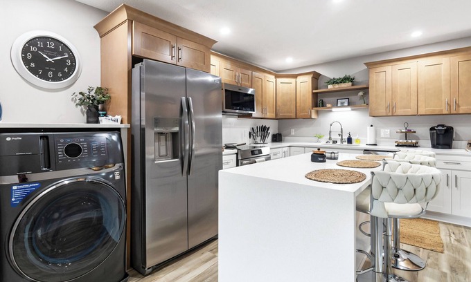 Morgantown Apartment | Bright, cozy 2 BR/1 Bath apt in Prime location-steps away from WVU Stadium & Hospital