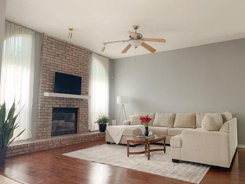 Broken Arrow House | Bright & Cozy Broken Arrow Home!