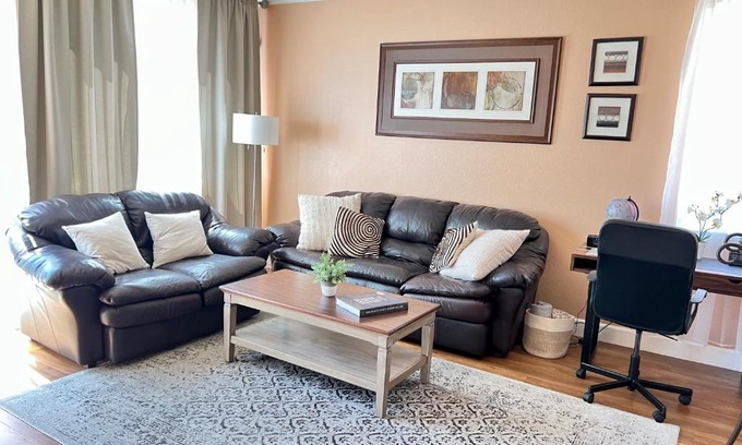 Rancho Cordova House | Bright & Cozy Home In The Park
