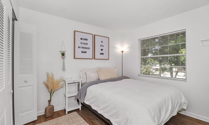 St. Petersburg - Clearwater House | Bright & Cozy Townhouse 2,600 monthly