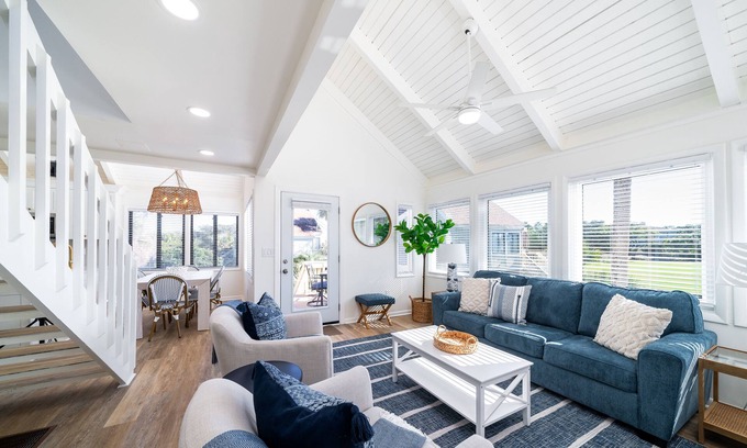 Sealoft Villas House | Bright Decor! 3 BR/3 BA Villa; Pools/Beach Nearby! Amenity Cards!
