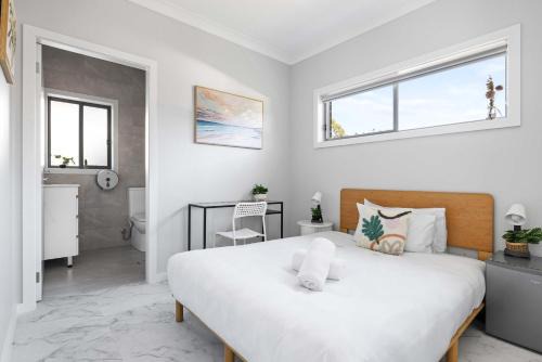 Ryde House | Bright Detached Double Ensuite Room - Near Top Ryde City Shared Amenities