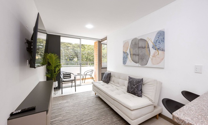 Laureles Apartment | Bright & enjoyable apartment in the walkable Laureles