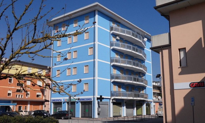 Rosapineta Apartment | Bright flat in a colourful building - Beahost