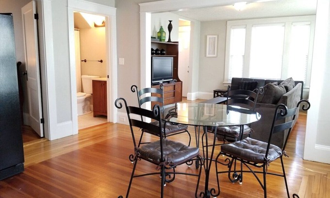 Manchester Apartment | Bright Front Facing Unit - Private Front Farmers Porch