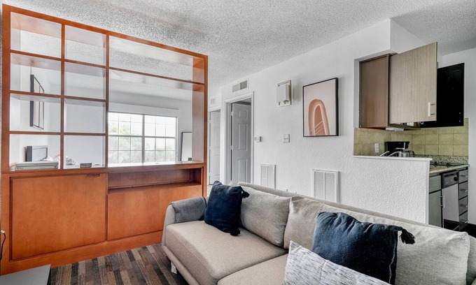 Gateway Apartment | Bright Gateway Studio w/Gym, Pool, nr Shopping, by Blueground