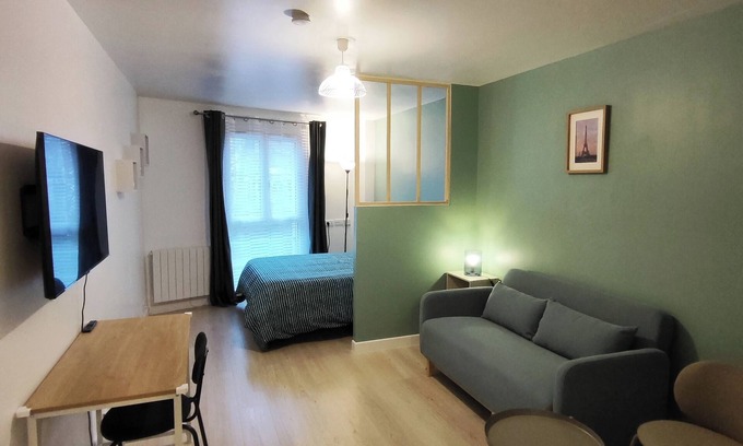 Noisy-le-Grand Apartment | "Bright Getaway in the City Center, 20 Min to Disneyland and Paris by RER"