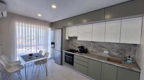 Ternopil Apartment | Bright Gray Нові затишні апартаменти біля центру