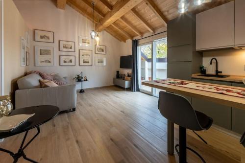 Reggio nell'Emilia Apartment | Bright Hall apartment Reggio Emilia Centro Storico