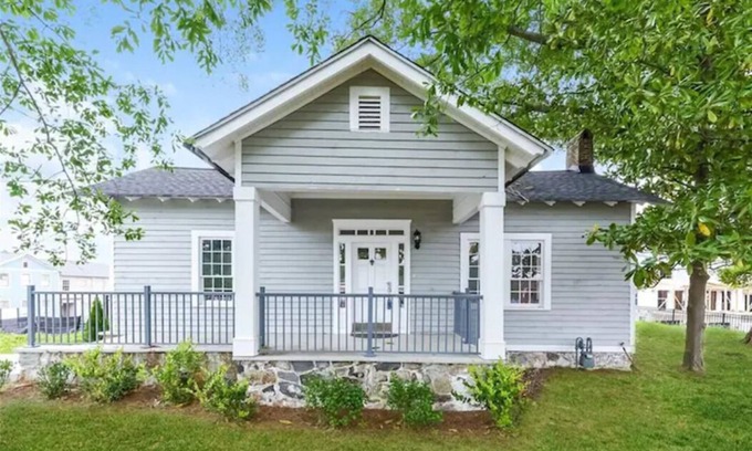Roswell House | Bright historic home w/yard & central to explore