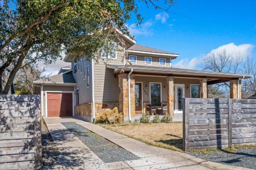 Central East Austin House | Bright Home in East ATX - 3BR - Cowboy Pool