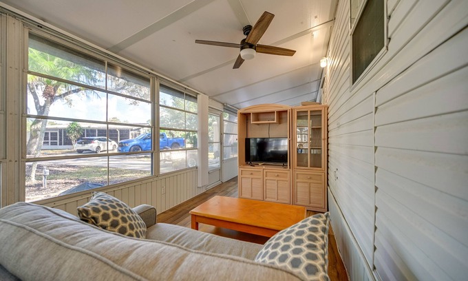 Braden River House | Bright Home: Pool Access & Screened-In Porch!