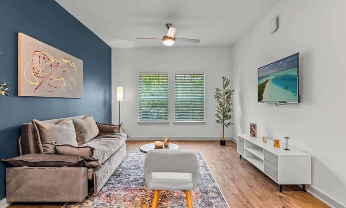 Lake Buena Vista Apartment | Bright King Suite w/Pool + Gym and Near Parks