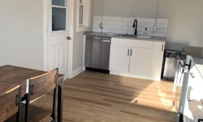 Cornwall Apartment | Bright Large New 1 Bed, Centrally Located
