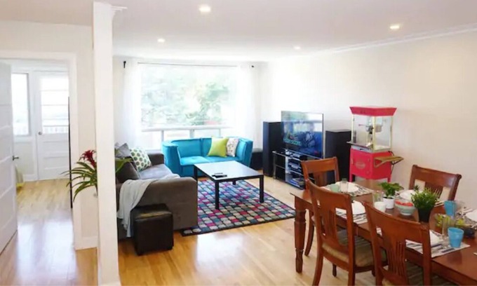 Cote-Saint-Luc House | Bright, Large & Ultra Clean 5 BR in Safe Area