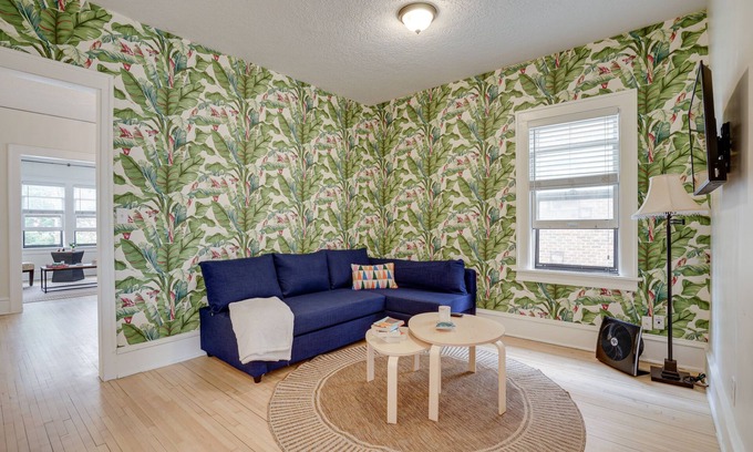 Elliot Park Condo | Bright Minneapolis Apartment - 1 Mi to Downtown!