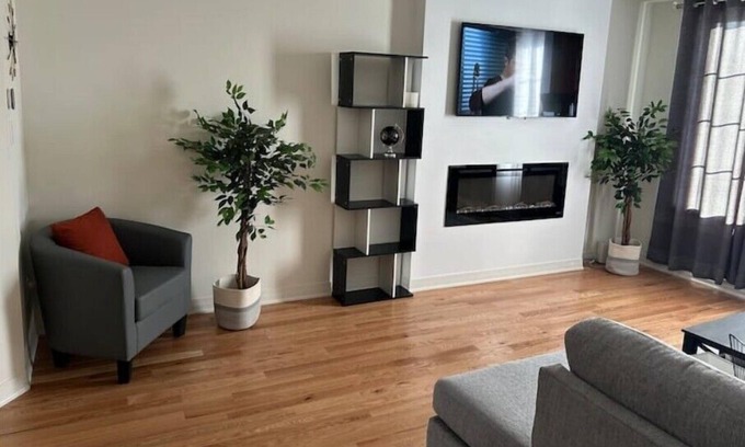 Bowmanville House | Bright & modern 3 bedroom