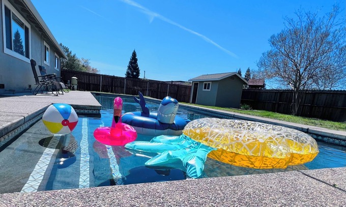 Represa House | Bright Modern home with lap pool!