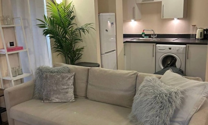 Greenwich House | Bright Modern Luxury Three bedroom House in the Heart of Chatham